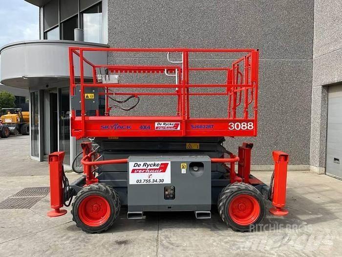 SkyJack SJ6832RT Scheren-Arbeitsbühnen