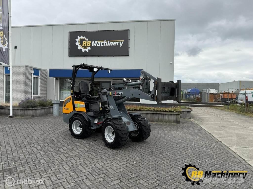 GiANT G2200E Radlader