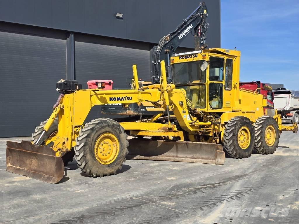 Komatsu GD521A-1 Grader