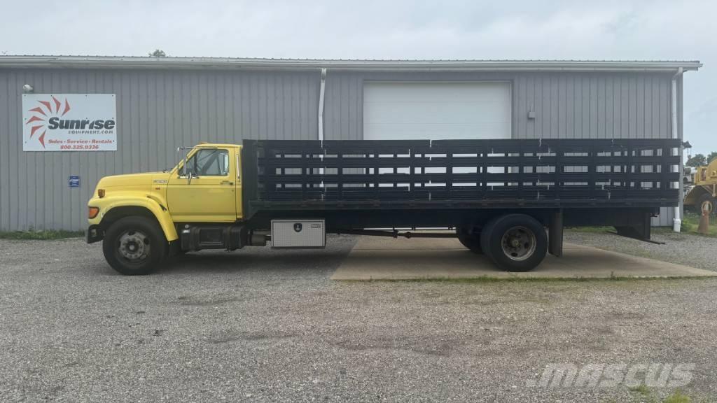 Ford F 700 Pritschenwagen/Pritschenwagen mit Seitenklappe