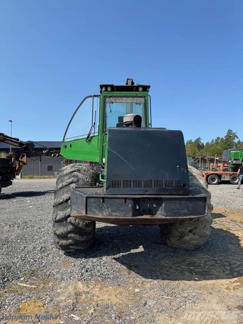 John Deere 1470D Harvester