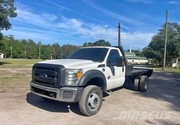 Ford F 550 Pritschenwagen/Pritschenwagen mit Seitenklappe