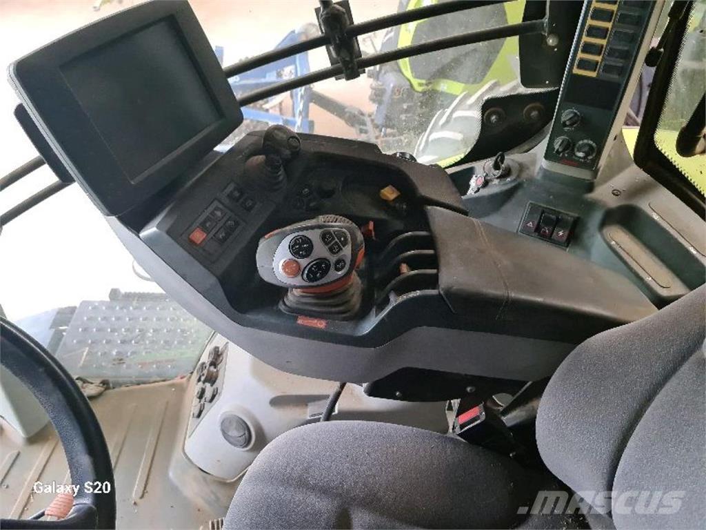 CLAAS Axion 810 Traktoren