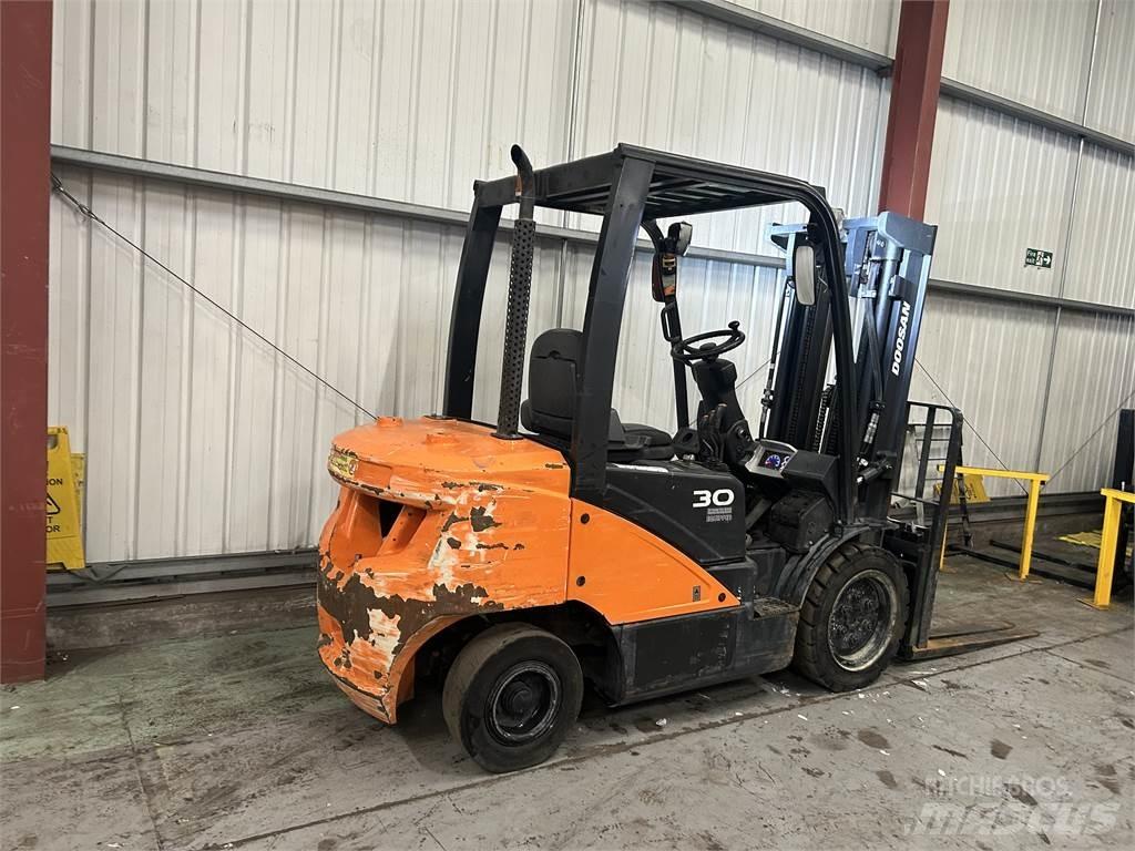 Doosan D30S-5 Dieselstapler