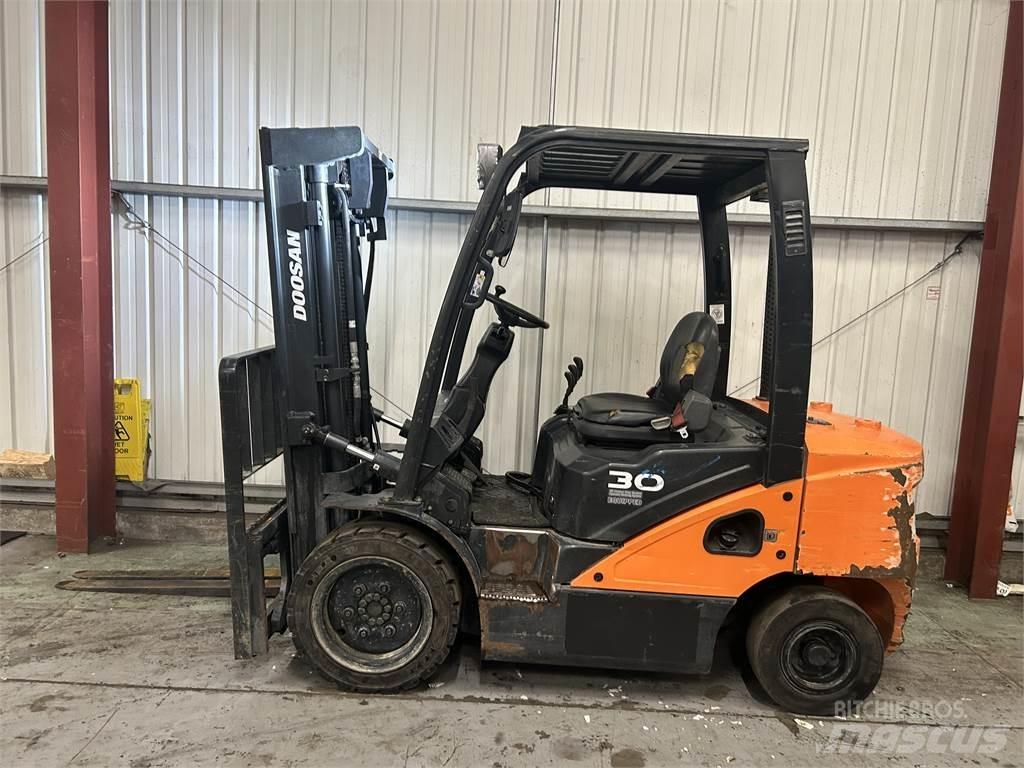 Doosan D30S-5 Dieselstapler