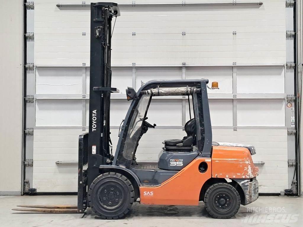 Toyota 02-8FDJF35 Dieselstapler