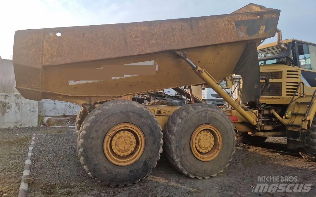 CAT 730 Dumper - Knickgelenk