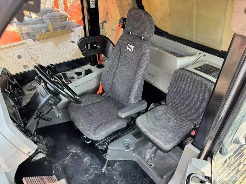 CAT 773 F Dumper - Knickgelenk