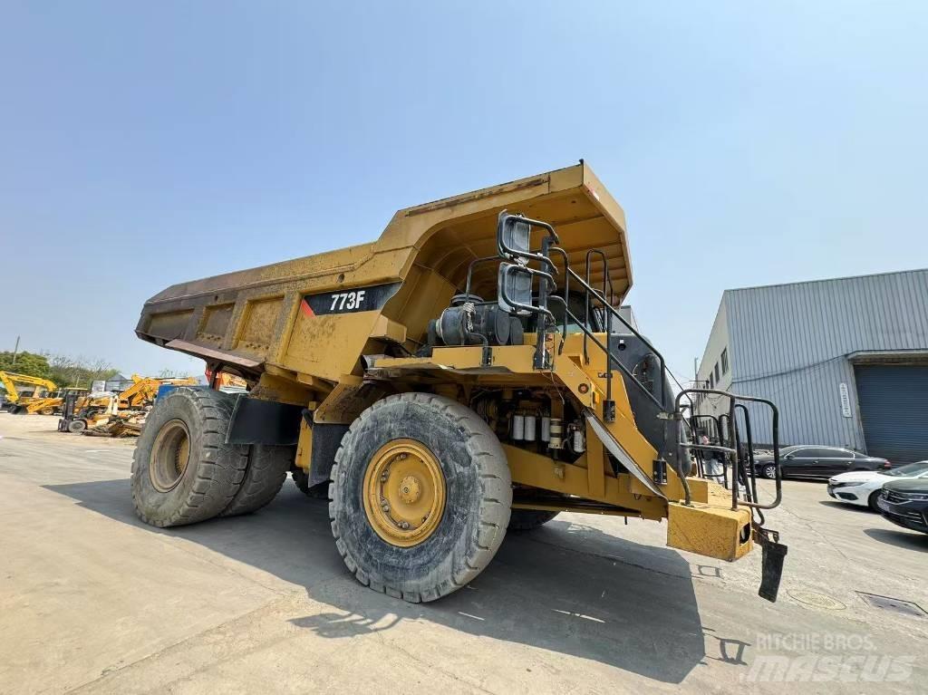 CAT 773 F Dumper - Knickgelenk
