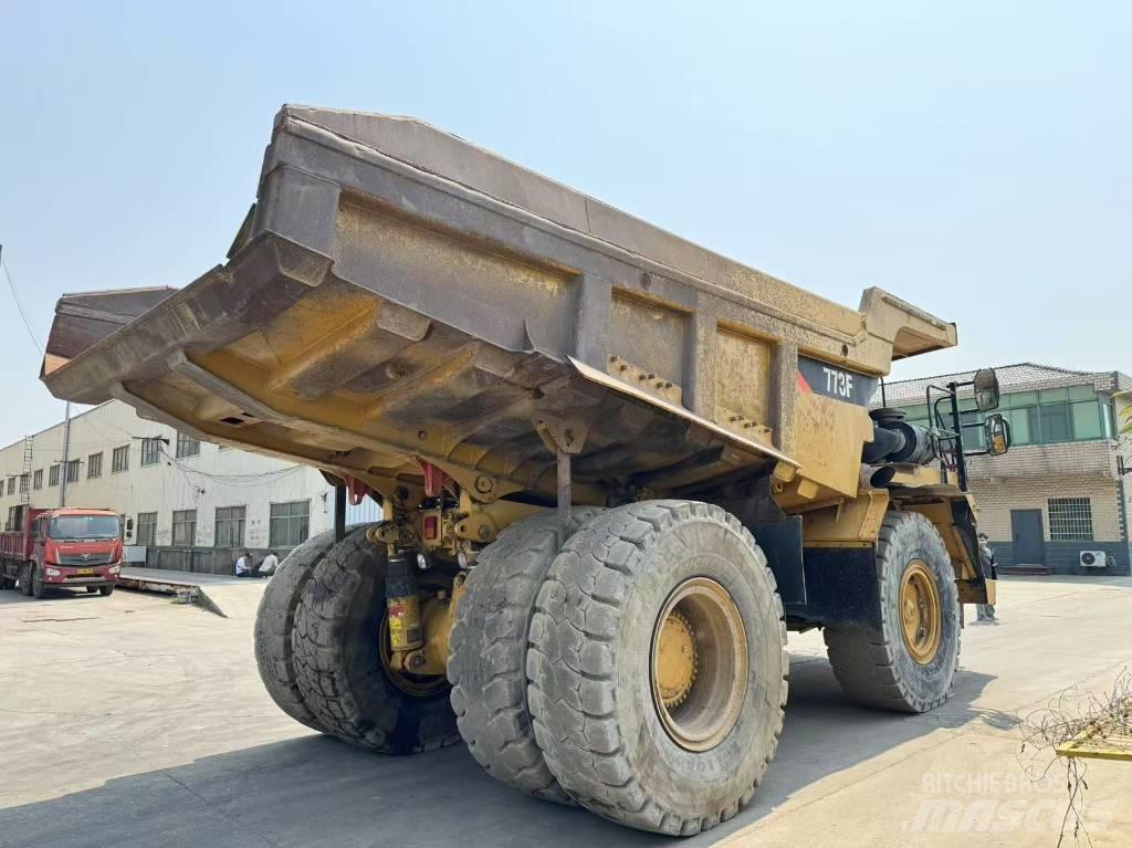 CAT 773 F Dumper - Knickgelenk