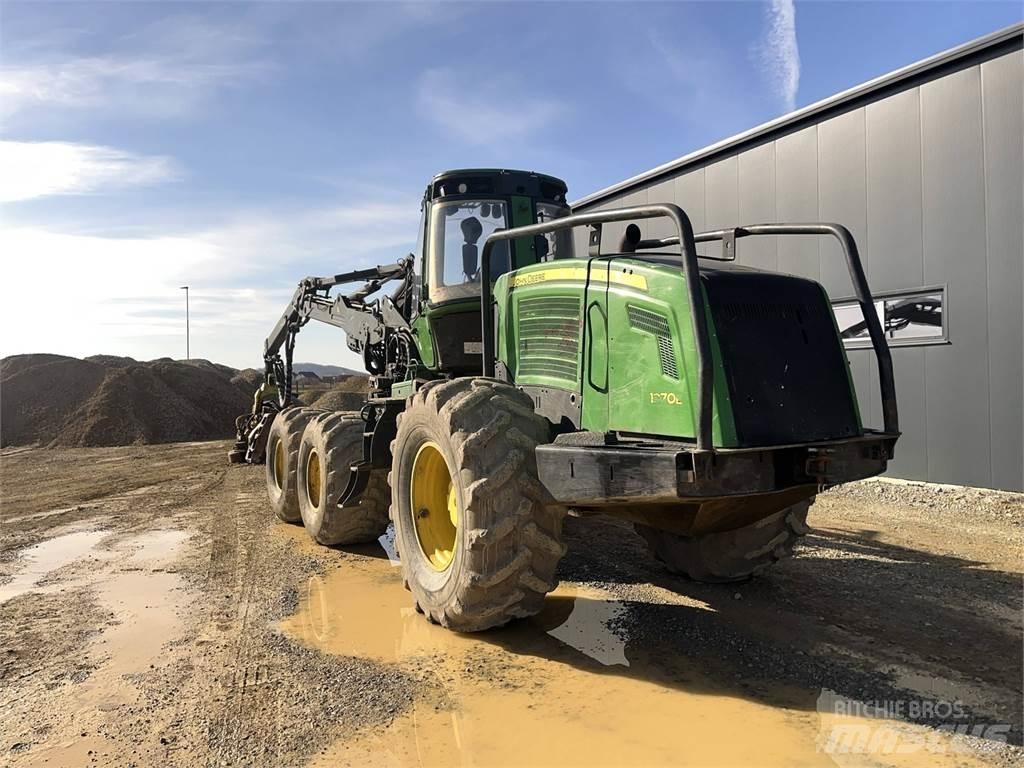 John Deere 1470E Harvester