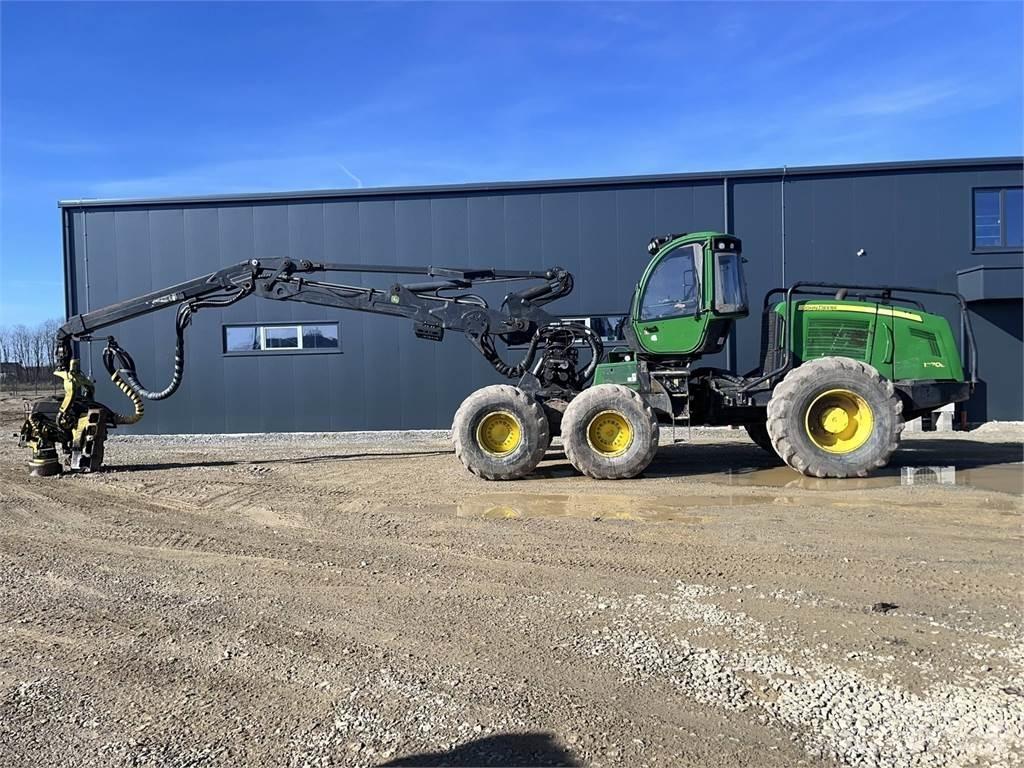 John Deere 1470E Harvester