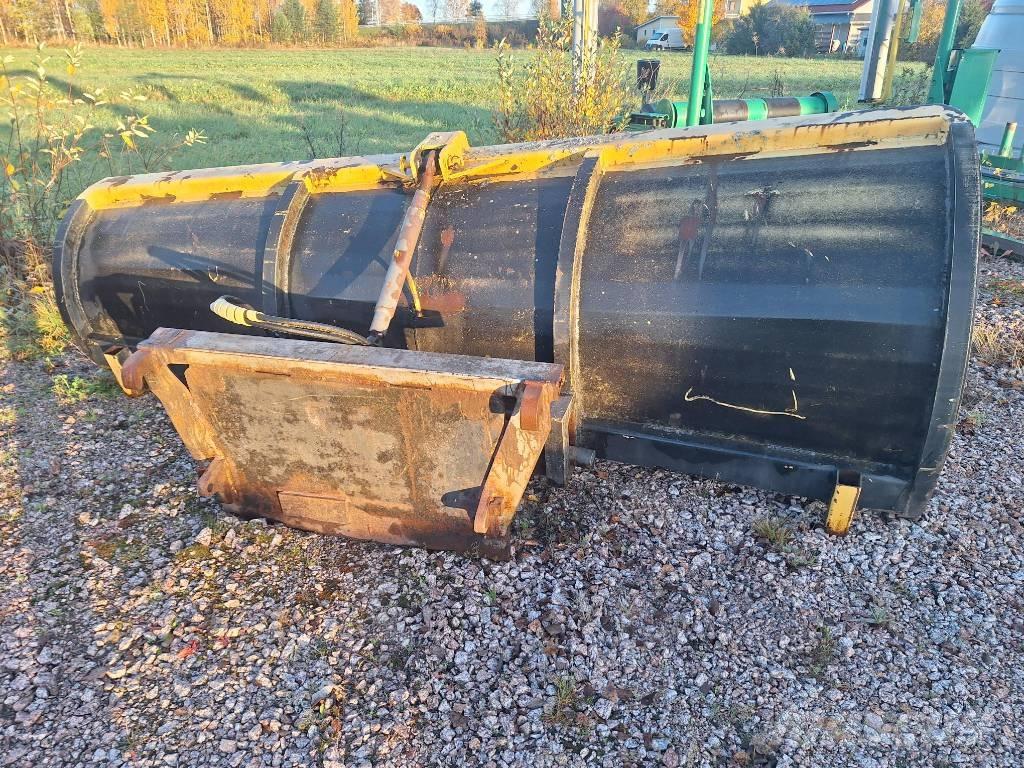 OMT 300 Schneeschilde und -pflüge