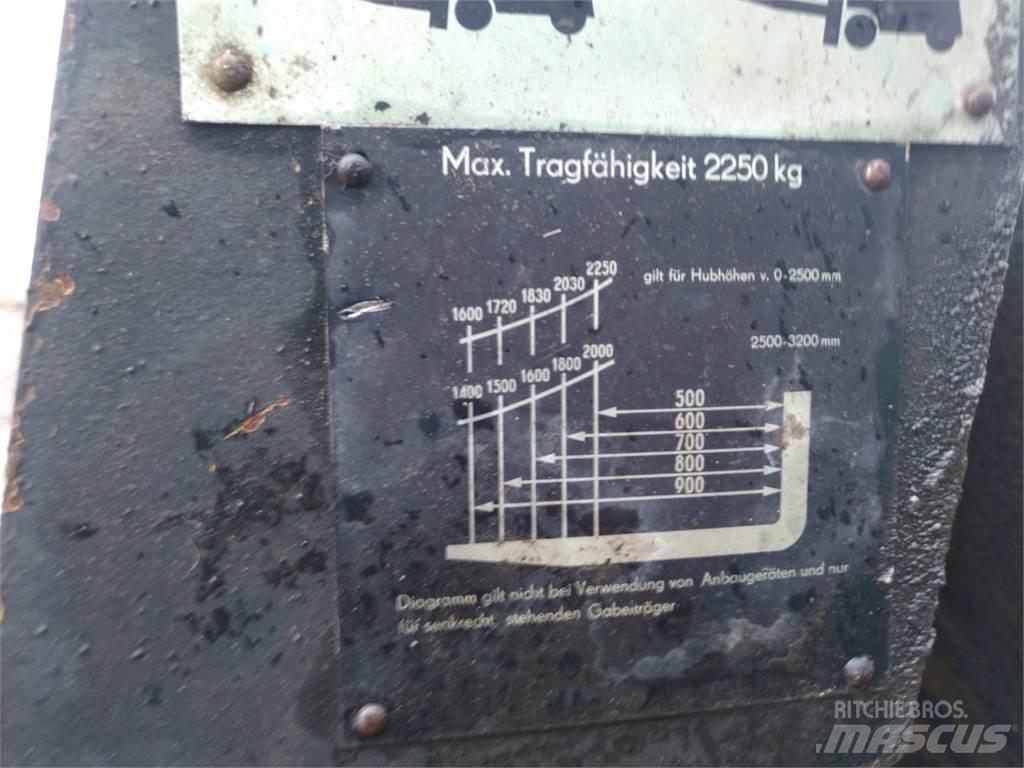 Takraf mit Kranarm Sonstige Landmaschinen