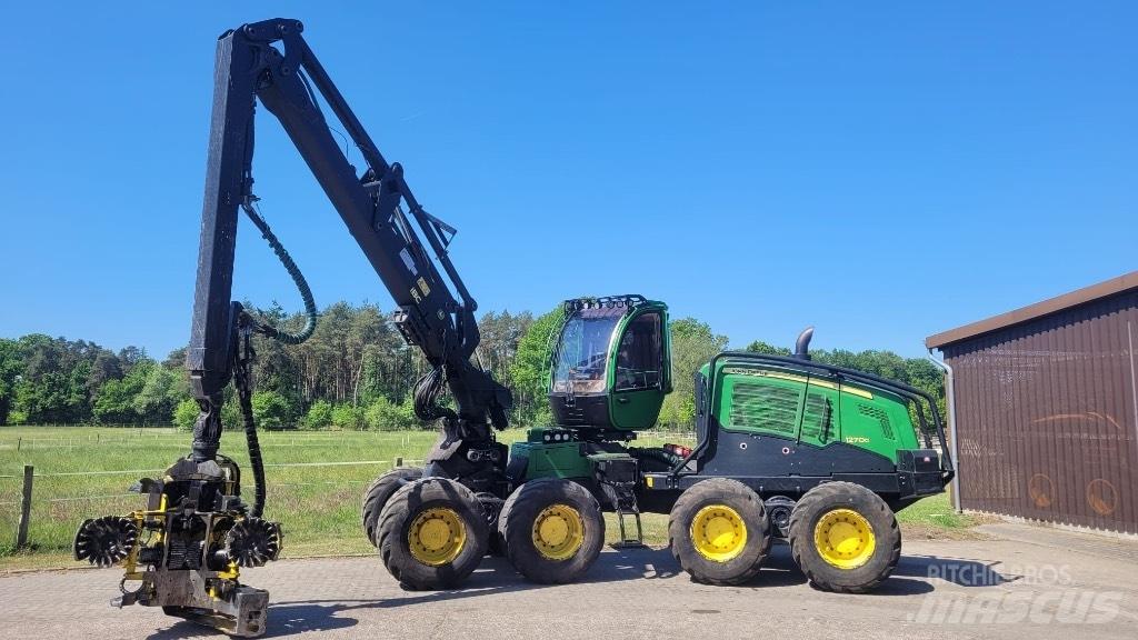 John Deere 1270 G Harvester