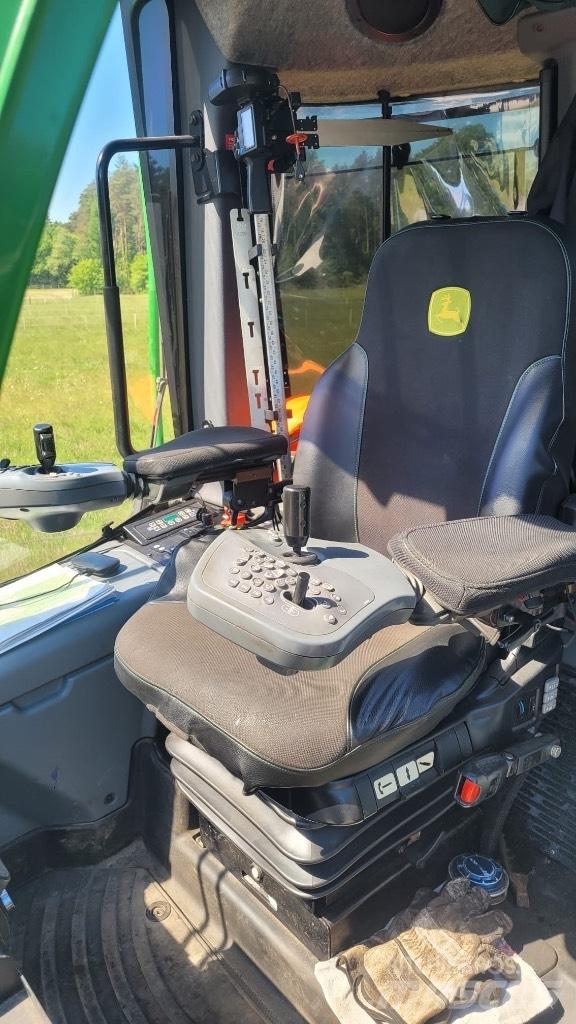 John Deere 1270 G Harvester