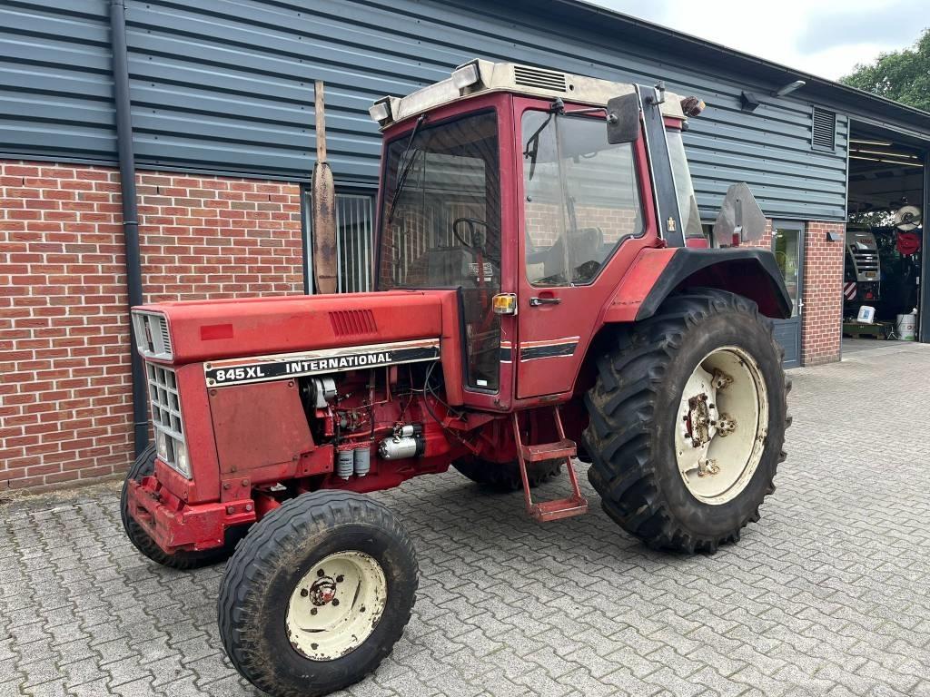 International 845 XL Traktoren