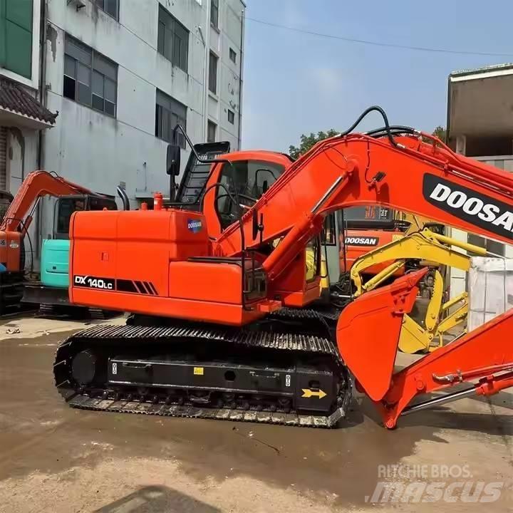 Doosan DX140LC Raupenbagger