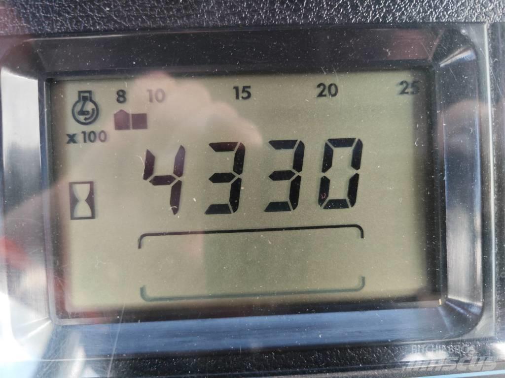 New Holland TM 175 Traktoren