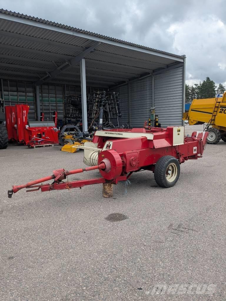International 430 T Quaderpressen