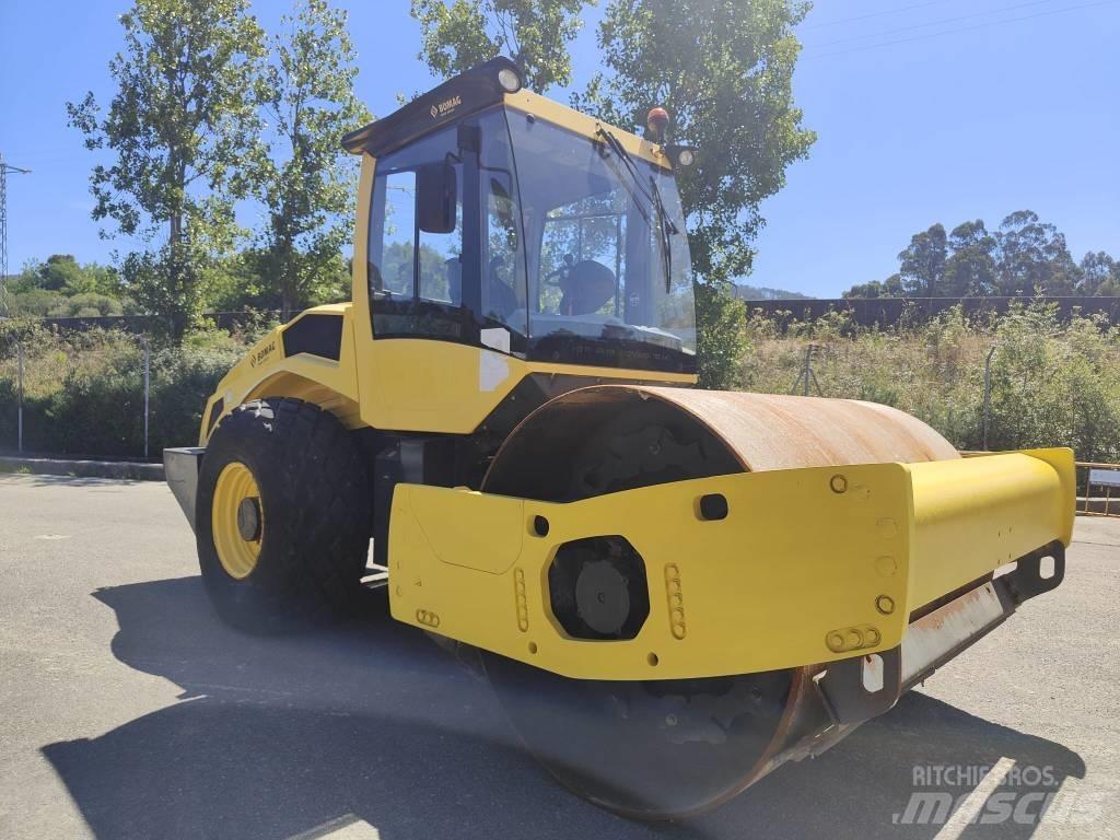 Bomag BW 211 D-50 Gummiradwalzen