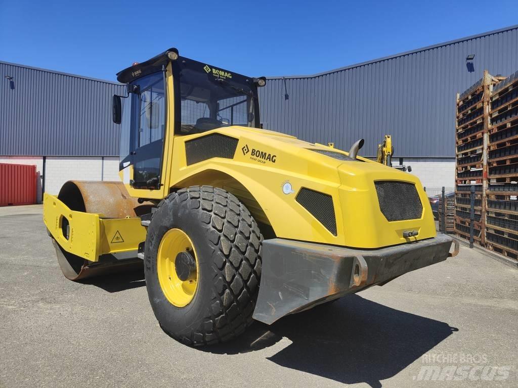 Bomag BW 211 D-50 Gummiradwalzen