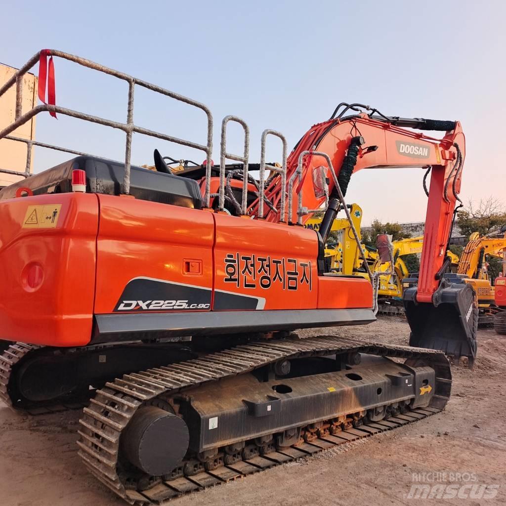 Doosan 225 LC Raupenbagger