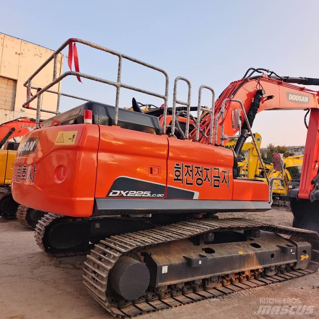 Doosan 225 LC Raupenbagger