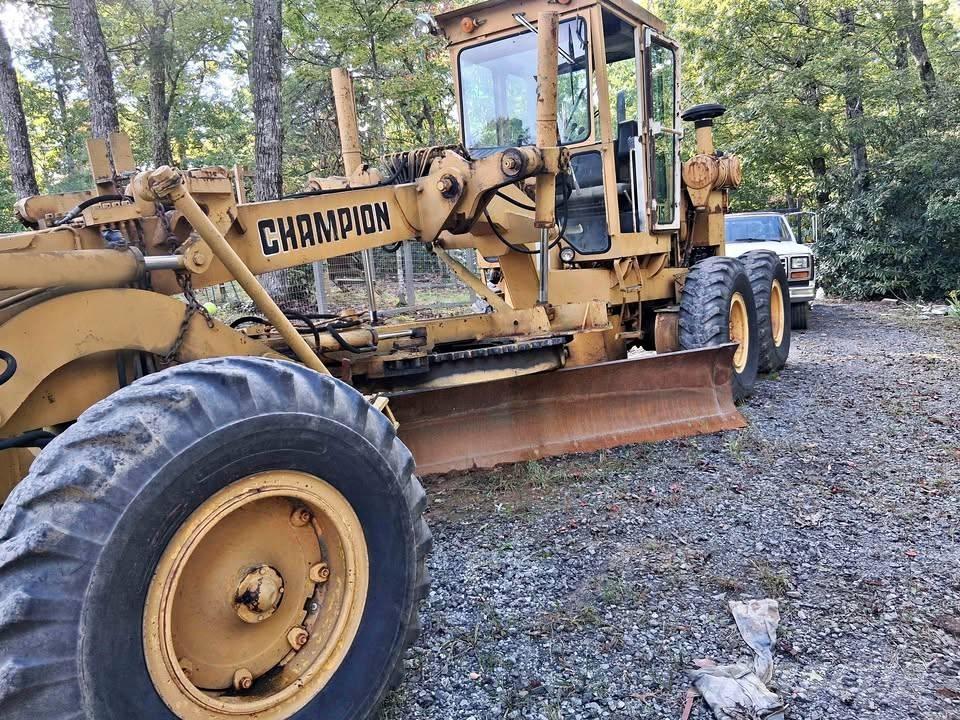 Champion 715 Grader