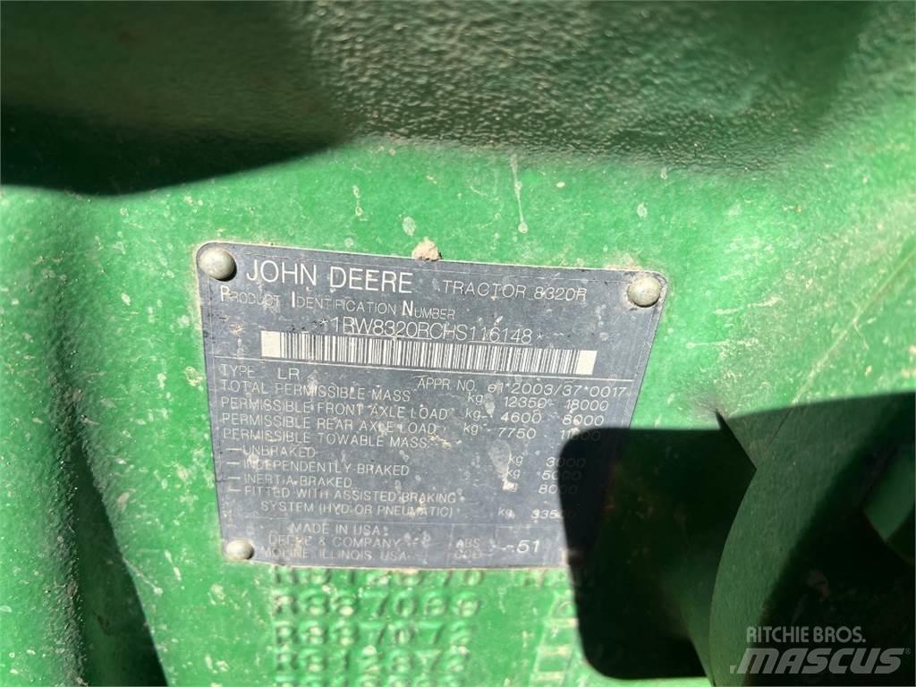 John Deere 8320 R Traktoren