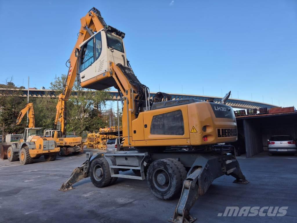 Liebherr LH 30 M Materialumschlag