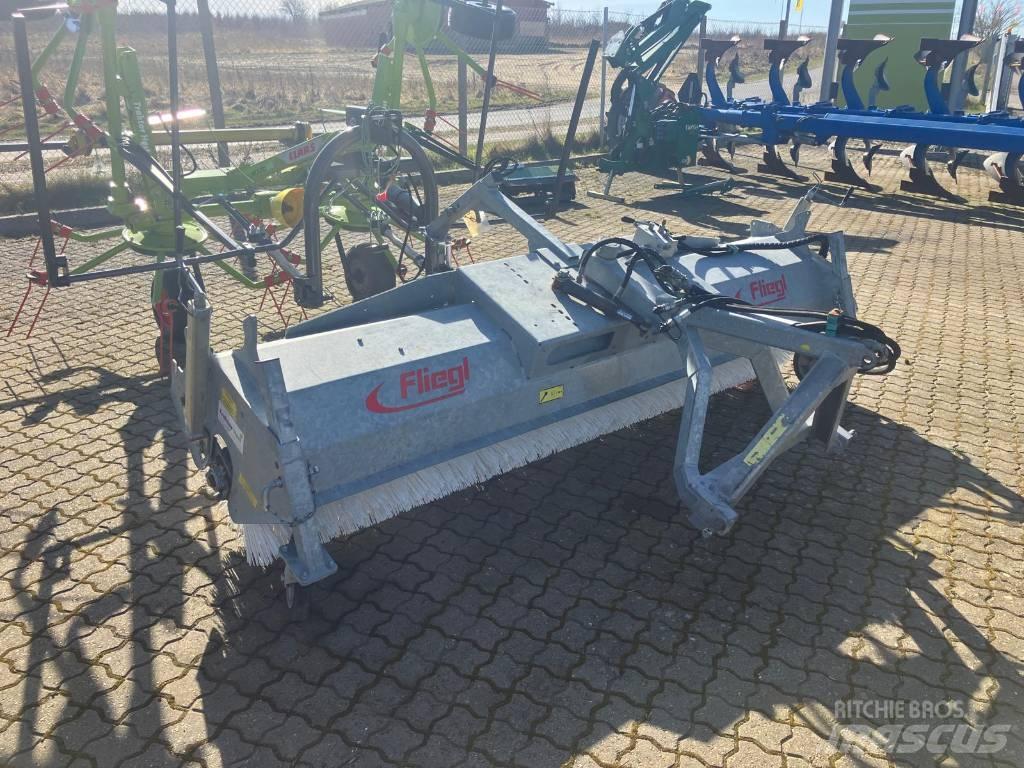 Fliegl Kost 2,8 m. Sonstiges Traktorzubehör