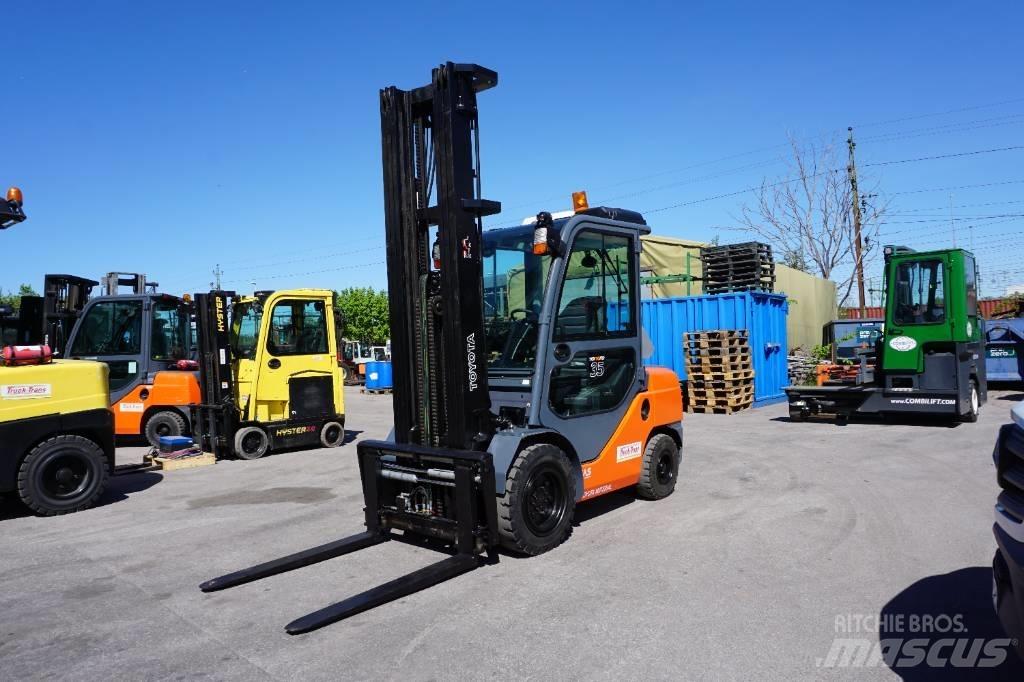 Toyota 52-8FDJF35 Dieselstapler