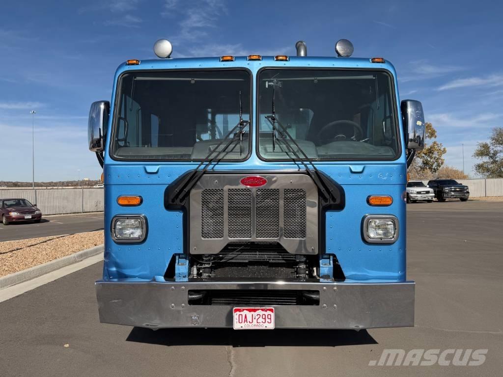 Peterbilt 320 Absetzkipper