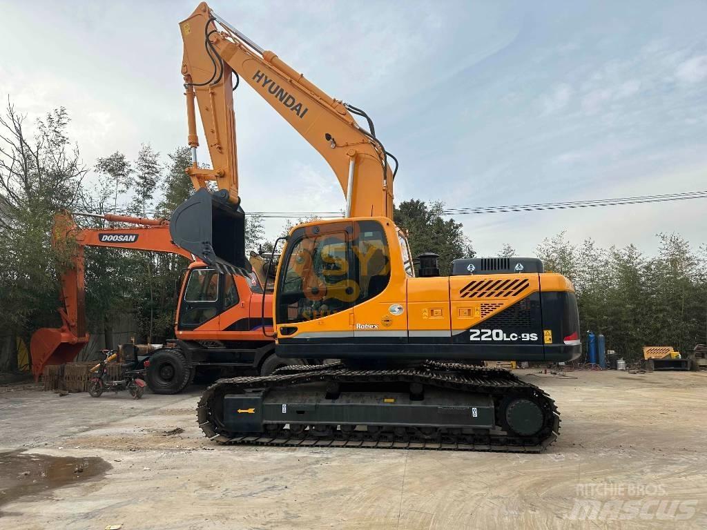 Hyundai 220LC-9S Raupenbagger
