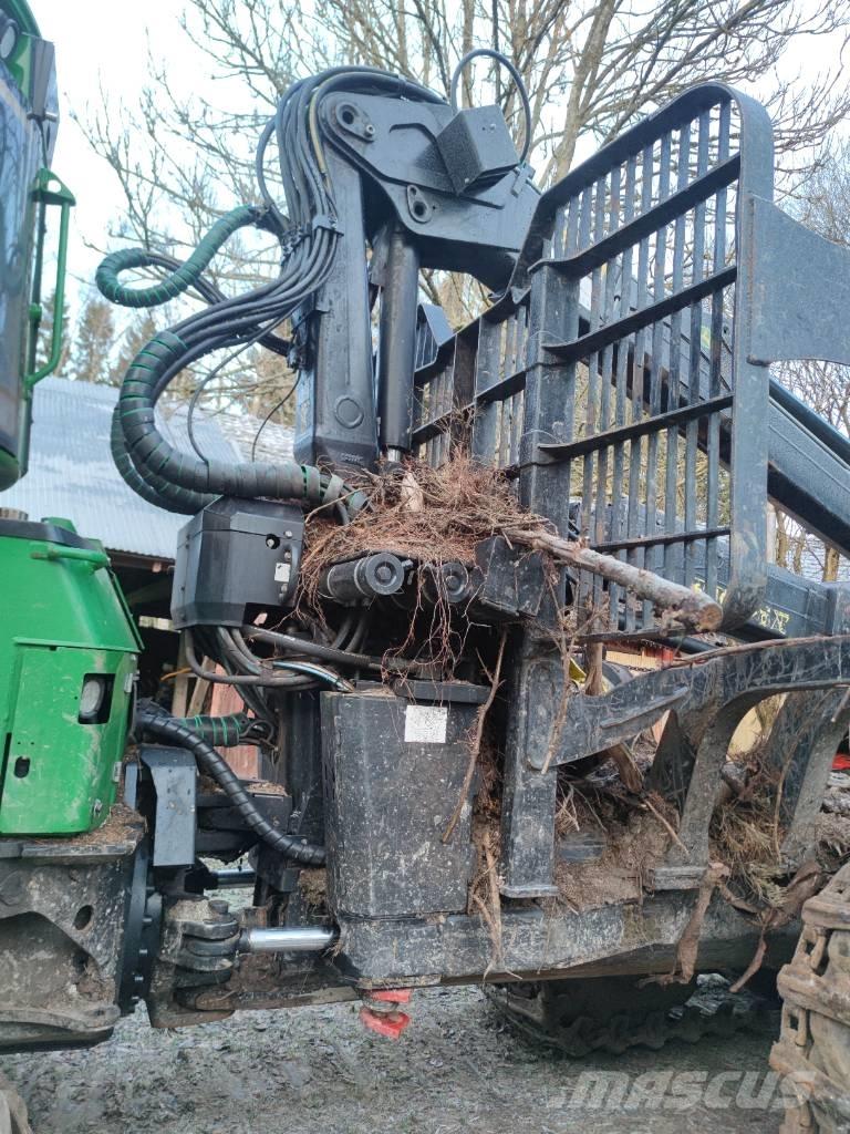 John Deere 1110 E Forwarder