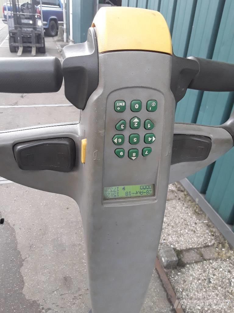 Nissan PLL160 Niedergabelstapler