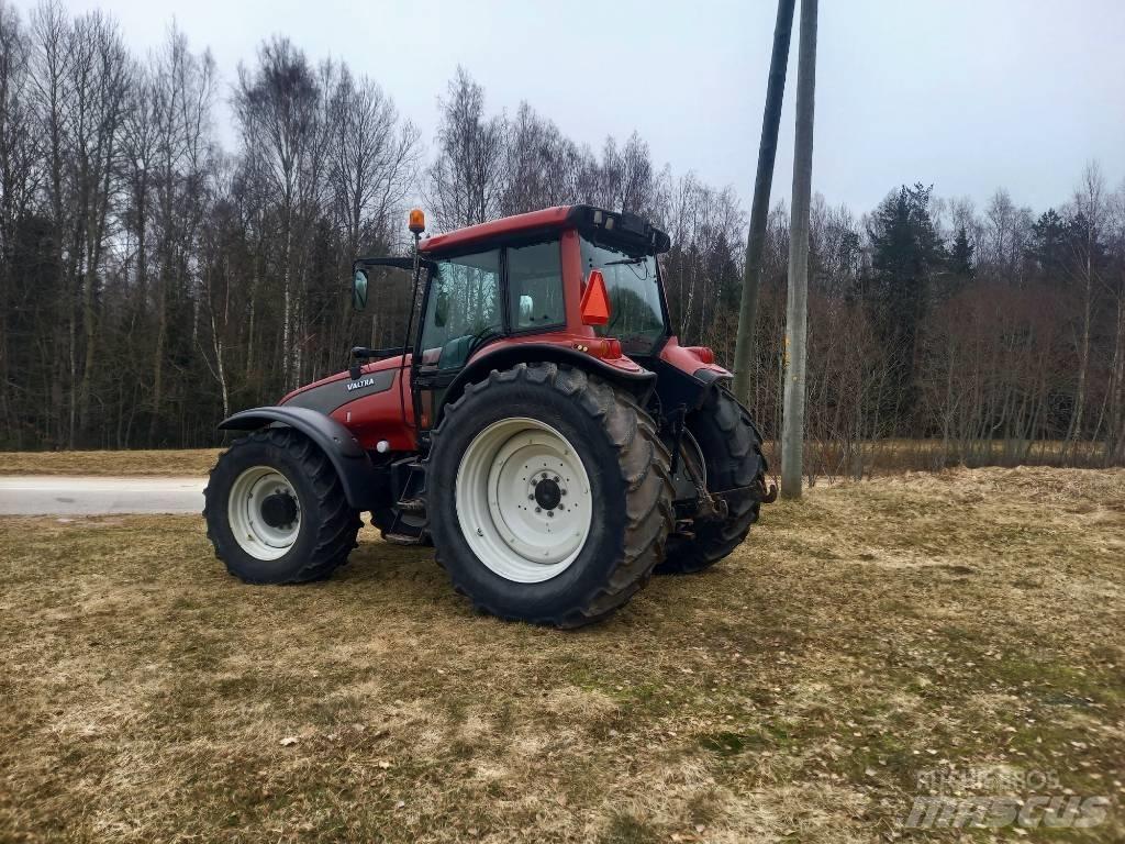 Valtra T 190 Traktoren