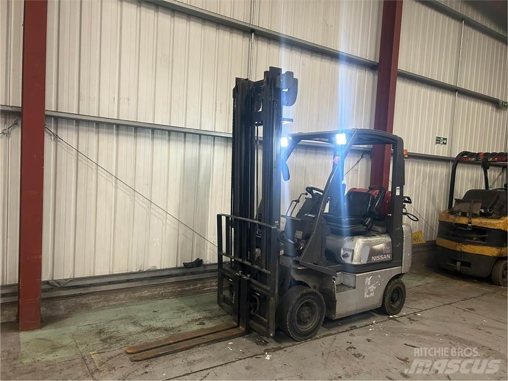 Nissan P1D1A18LQ Gasstapler
