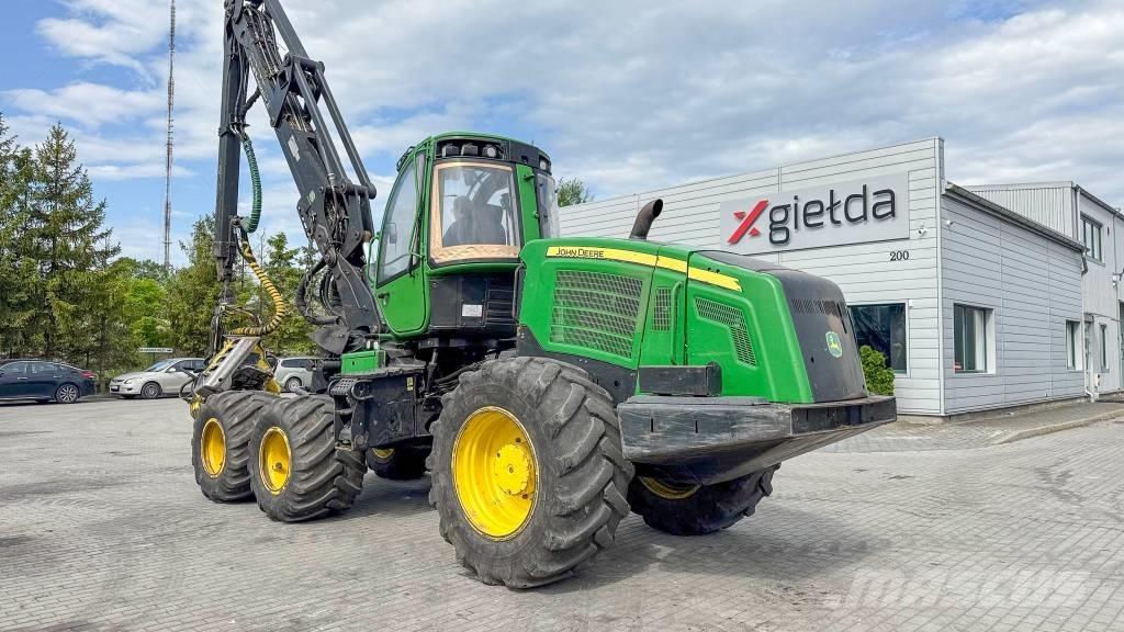 John Deere 1170 E Harvester