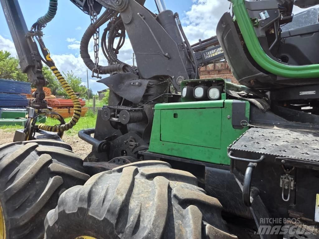 John Deere 1170 E Harvester