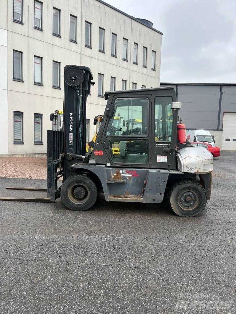 Nissan L1 F6 F70 Y Dieselstapler