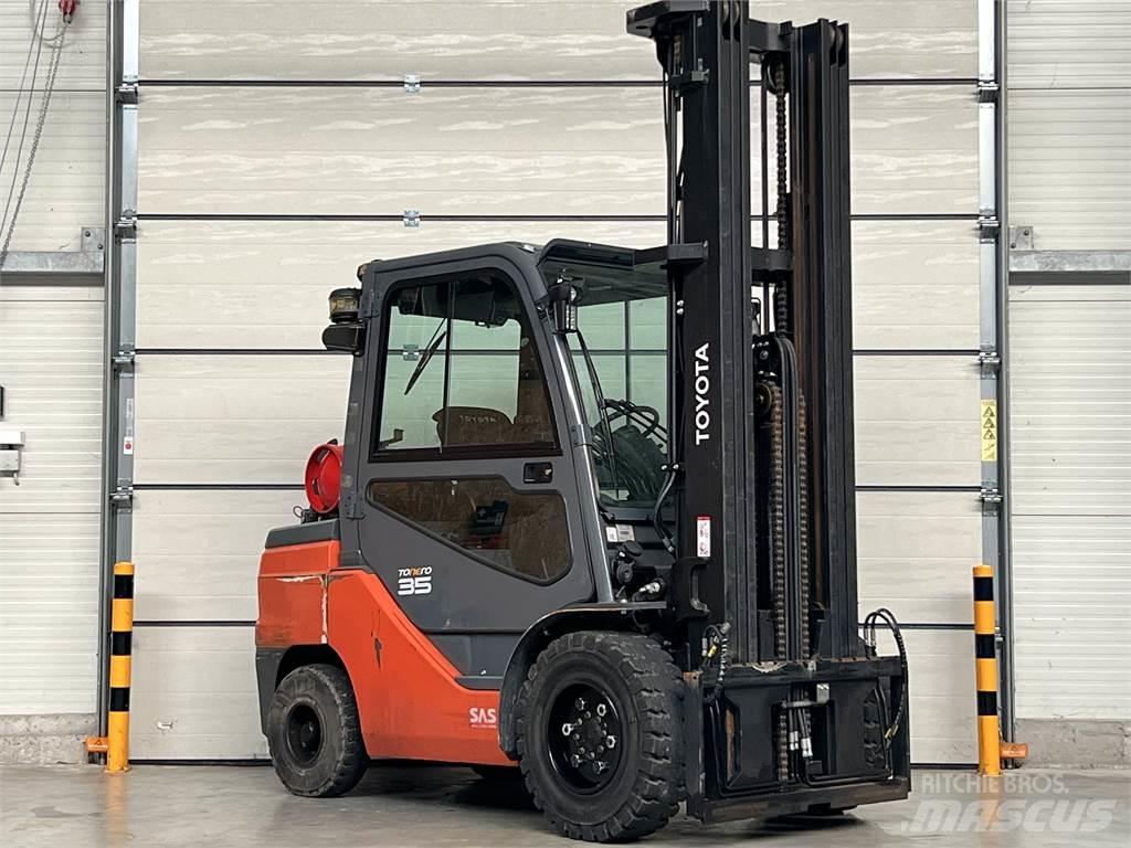 Toyota 8FGJF35 Gasstapler