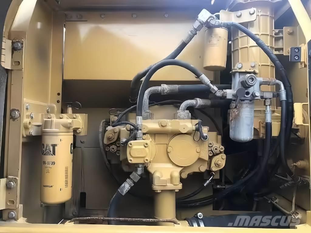 CAT 323 D Raupenbagger