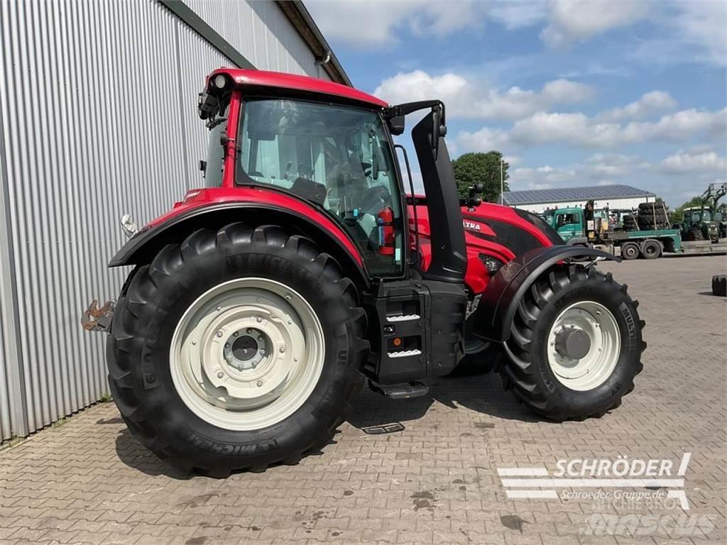 Valtra T 235 A Traktoren
