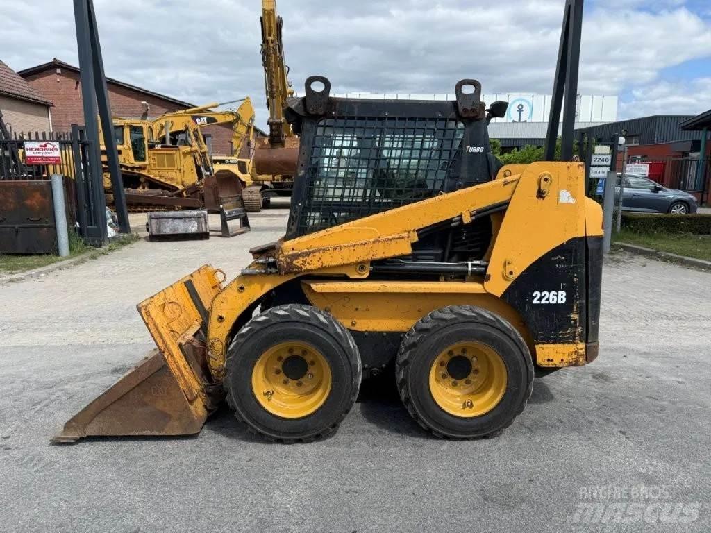 CAT 226B Turbo Kompaktlader