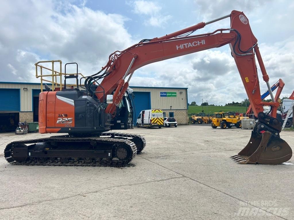 Hitachi ZX225 USLC-7 Raupenbagger