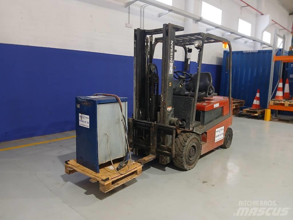 Nissan Q02 L 20 CU Elektrostapler