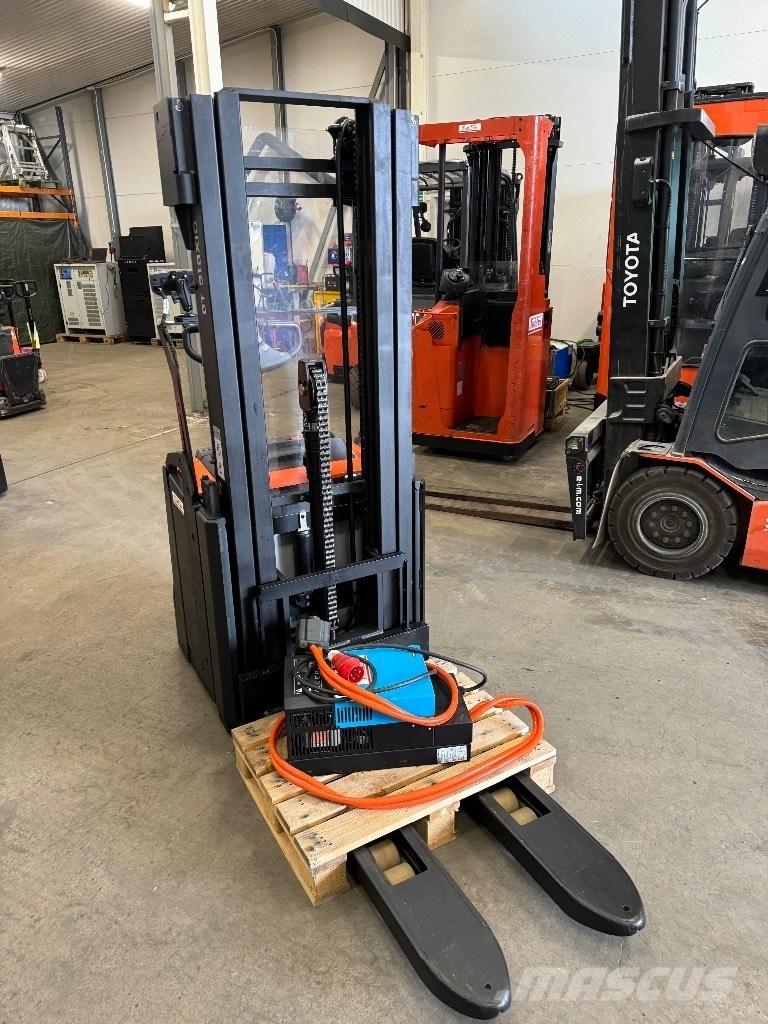 Toyota SWE160L Deichselstapler