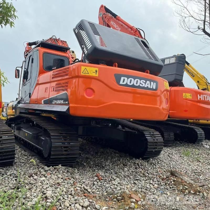 Doosan DX 225 Raupenbagger
